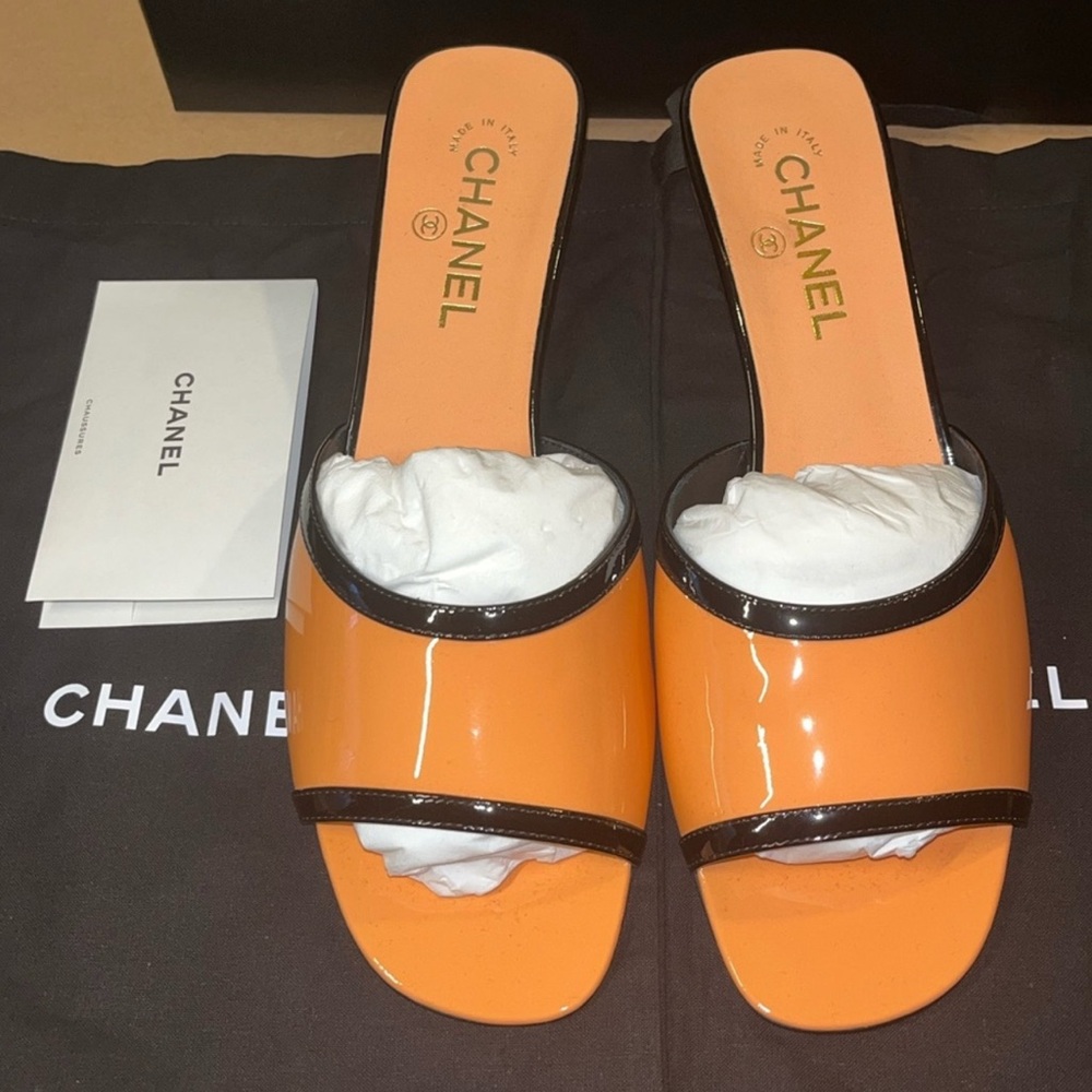 Chanel Orange Sandals Elegant Leather Slides - Picture 3 of 4